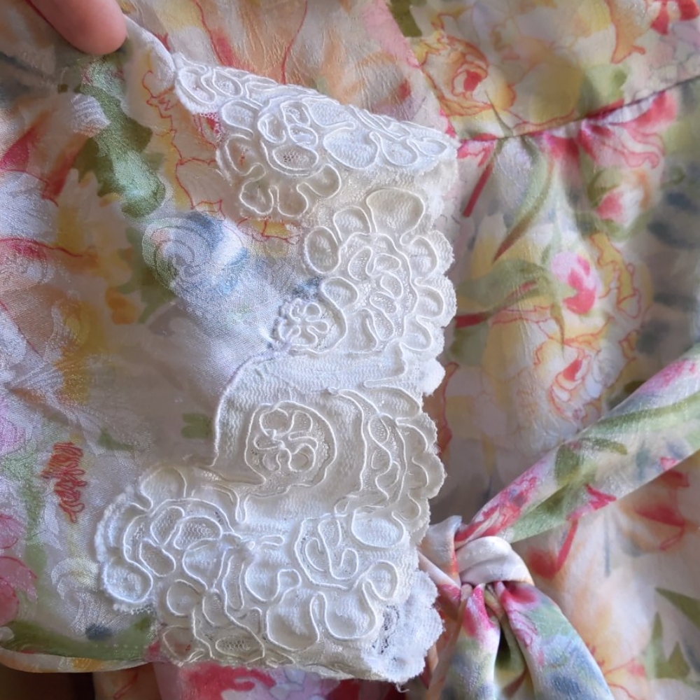Floral Robe - Picture 2 of 7